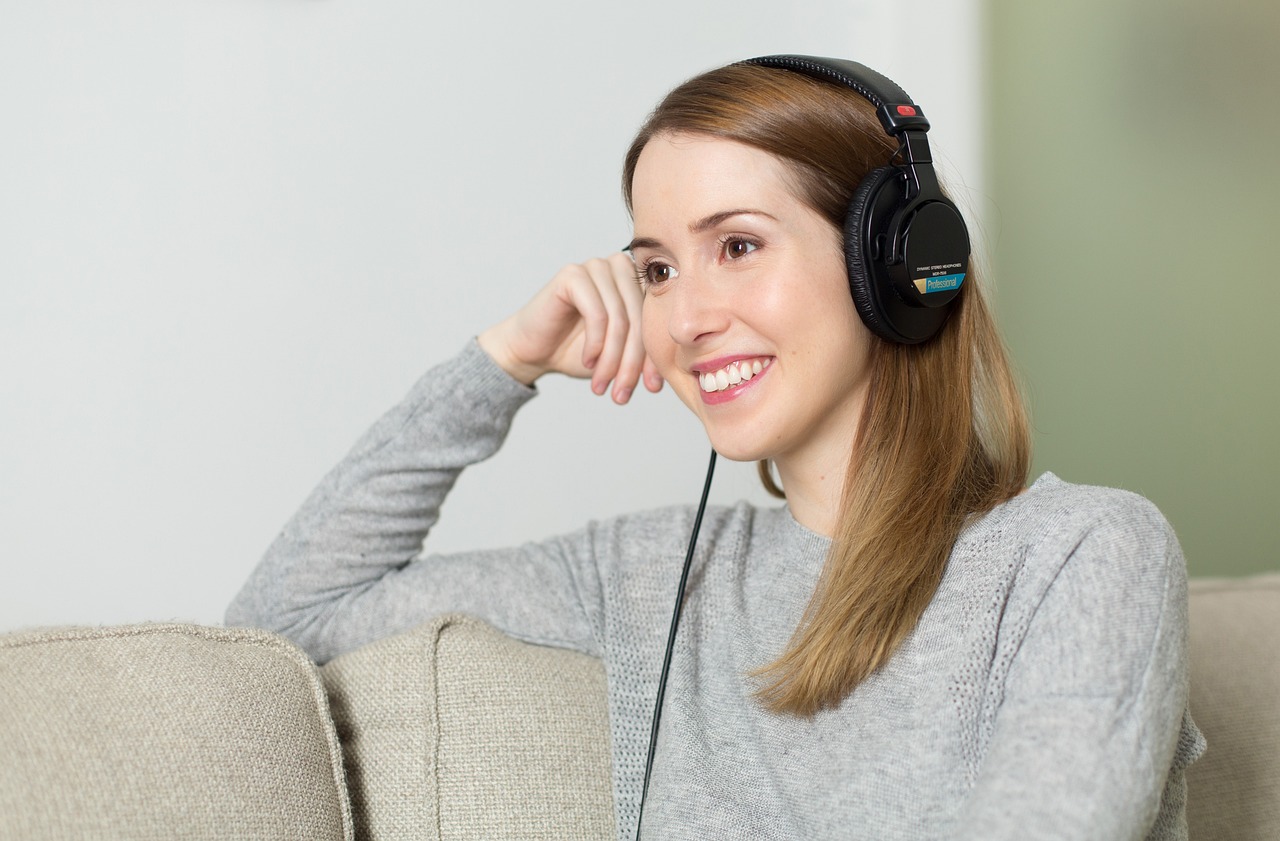 woman, headphones, music-977020.jpg